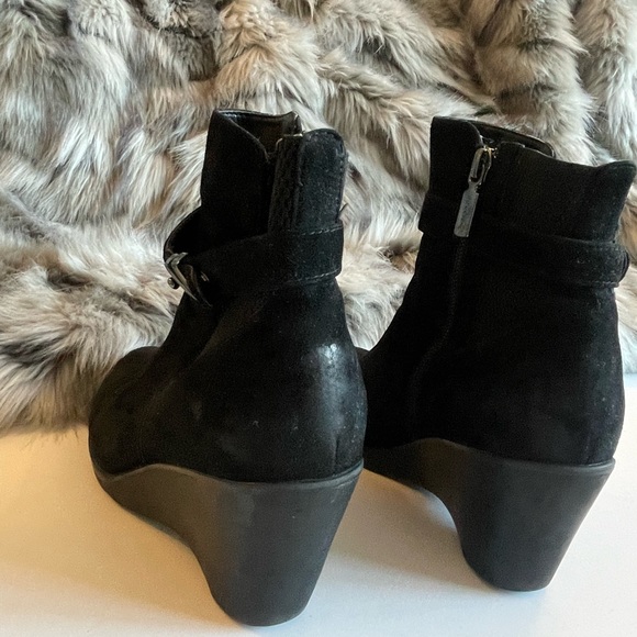 Waterproof Black Suede wedge ankle boot - Picture 2 of 7